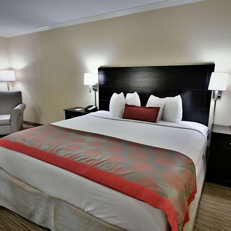 Ramada By Wyndham Jacksonville Hotel & Conference Center Room photo